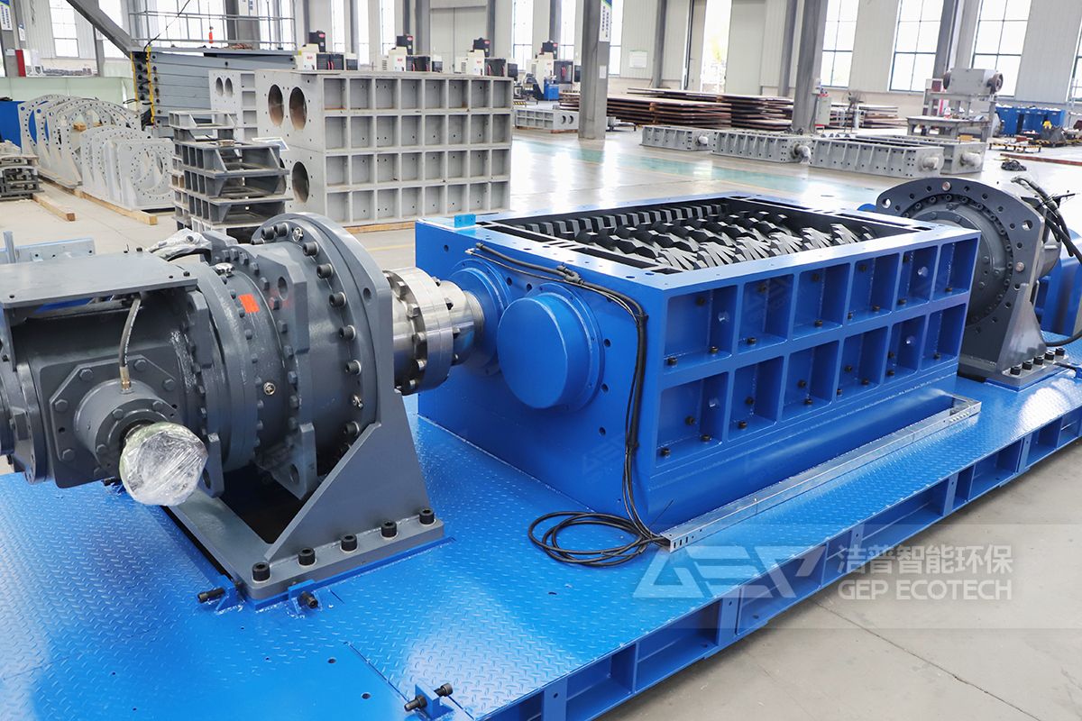 工業(yè)垃圾撕碎機(jī)