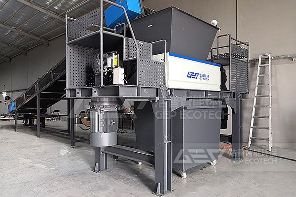 工業(yè)垃圾撕碎機(jī)