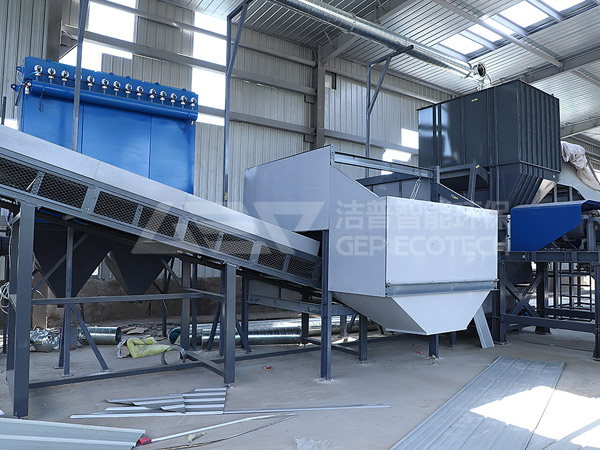 鄭州市管城區(qū)生活垃圾分揀中心設(shè)備安裝現(xiàn)場(chǎng)