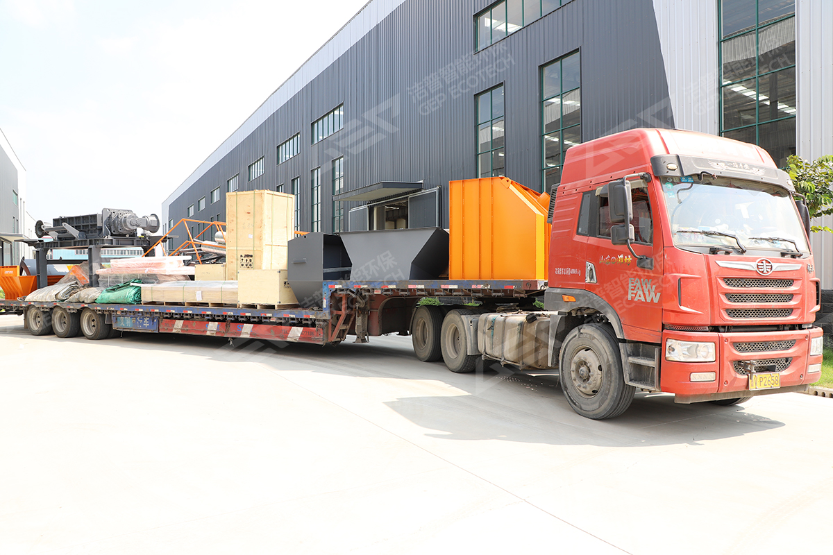 金屬撕碎機(jī)特點(diǎn)