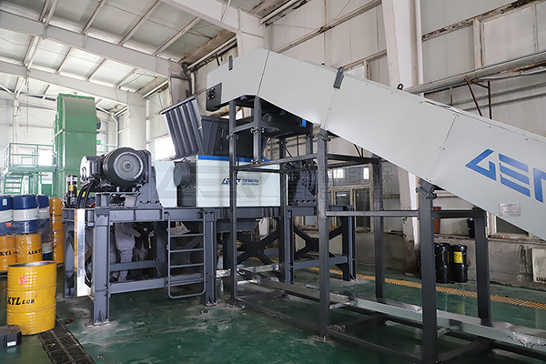 工業(yè)危廢破碎機