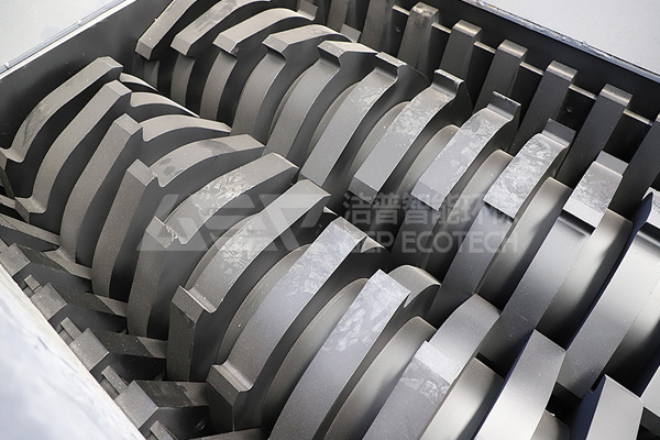 廢舊衣物撕碎機有哪些優(yōu)勢？