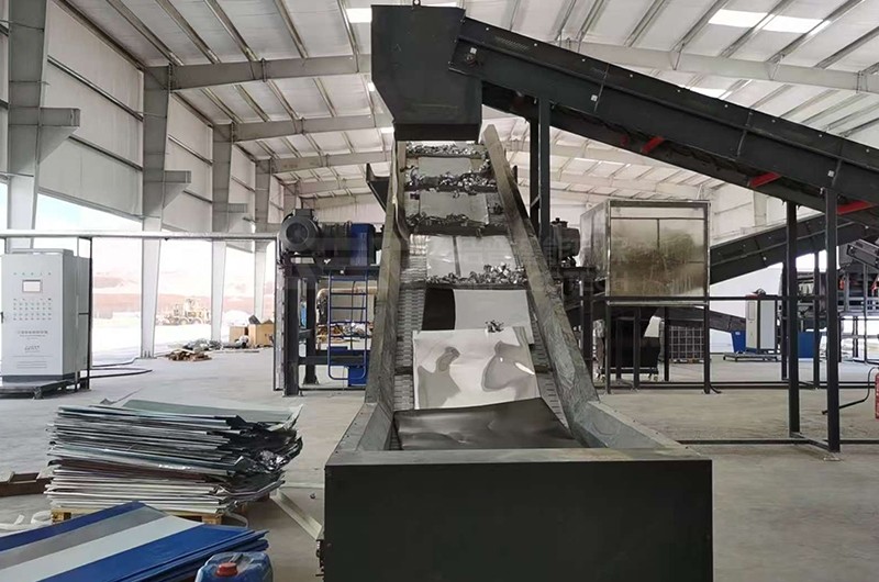 廢鋁型材處理現(xiàn)場