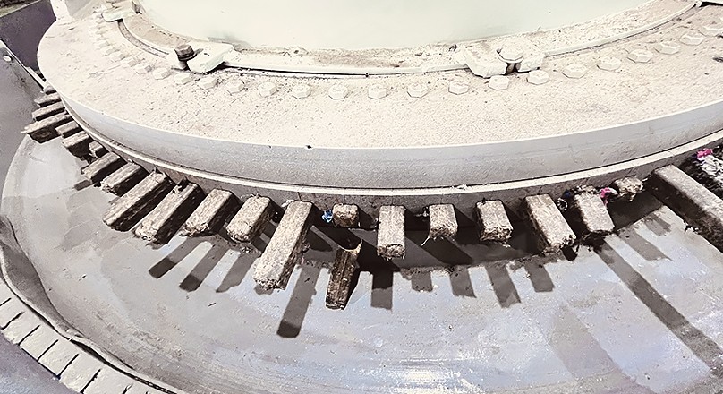 動態(tài)加溫加壓，成型牢固