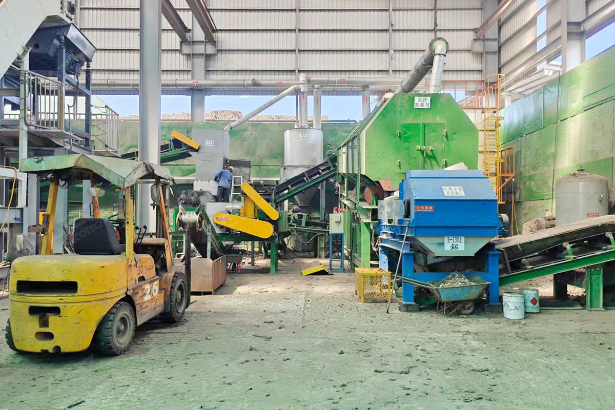 汽車內(nèi)飾廢料制燃料生產(chǎn)線